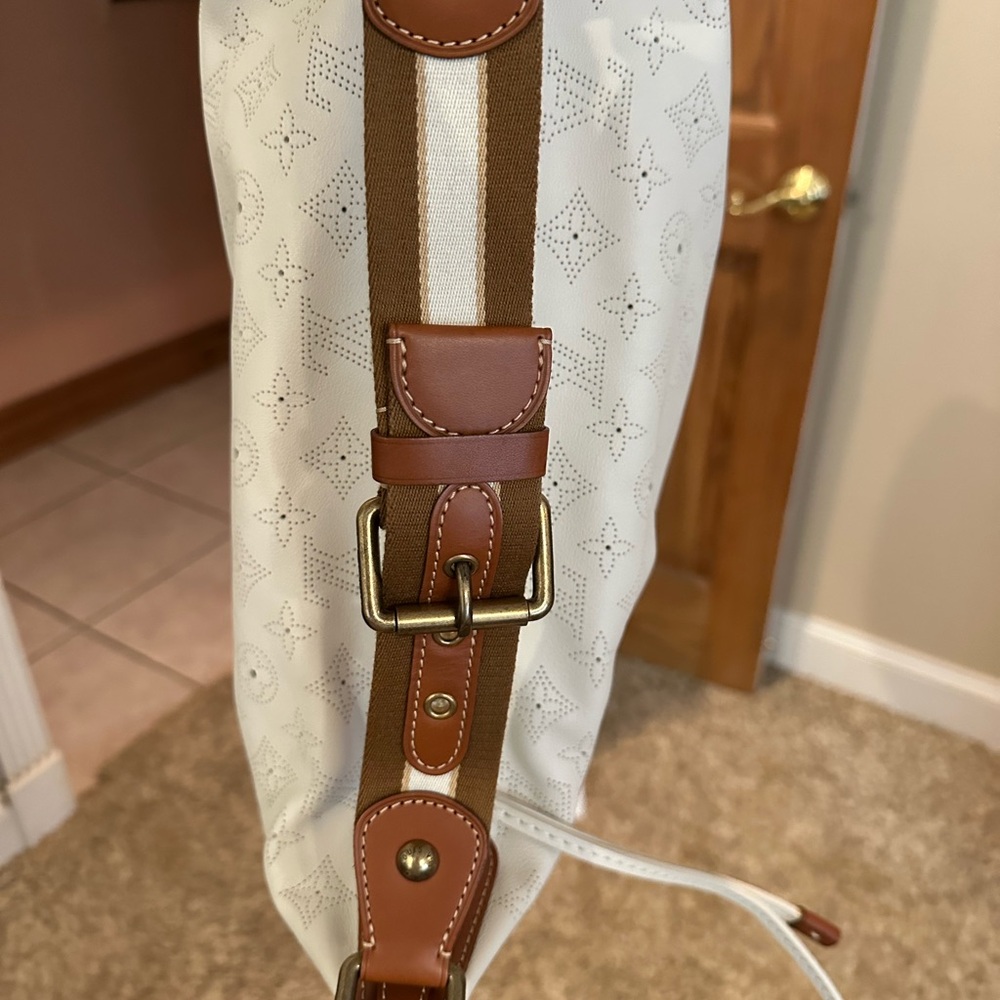 Louis Vuitton White Perforated Monogram Hobo Shoulder Bag with Tan Trim - Picture 6 of 8